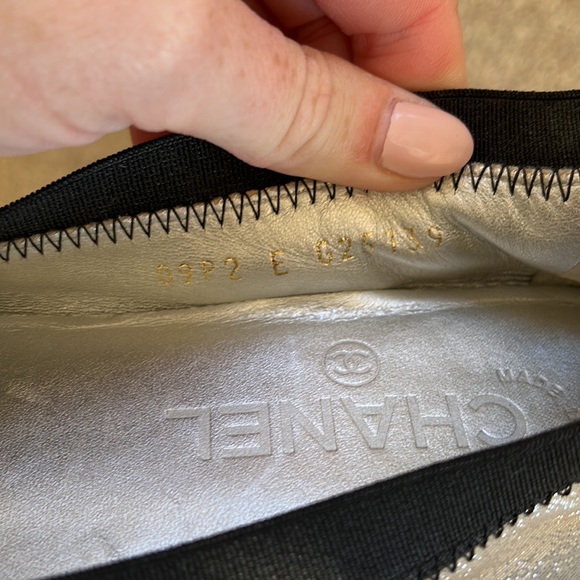 - Chanel Metallic Lambskin flats - Picture 3 of 8